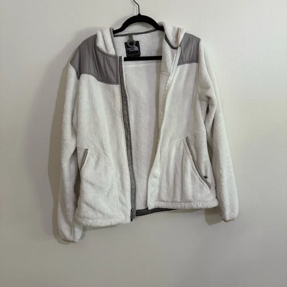 Women’s LThe North Face Women's White and Gray Teddy Jacket: adventure outdoors - Picture 1 of 14